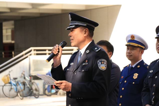 图片包含 军装, 人, 男人, 服装描述已自动生成 图片包含 军装, 人, 男人, 服装描述已自动生成